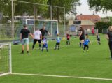 Laatste training S.K.N.W.K. JO7-1 van seizoen 2022-2023 (partijtje tegen de ouders) (98/130)